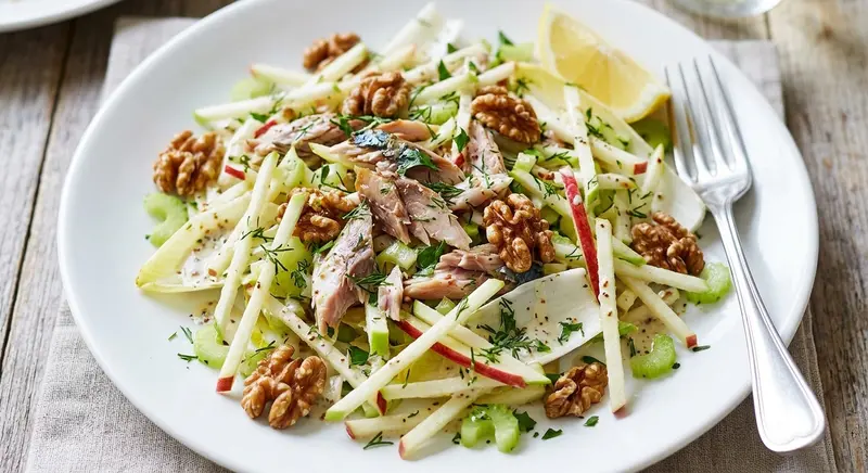 Gerookte makreelsalade met witlof, appel en walnoot